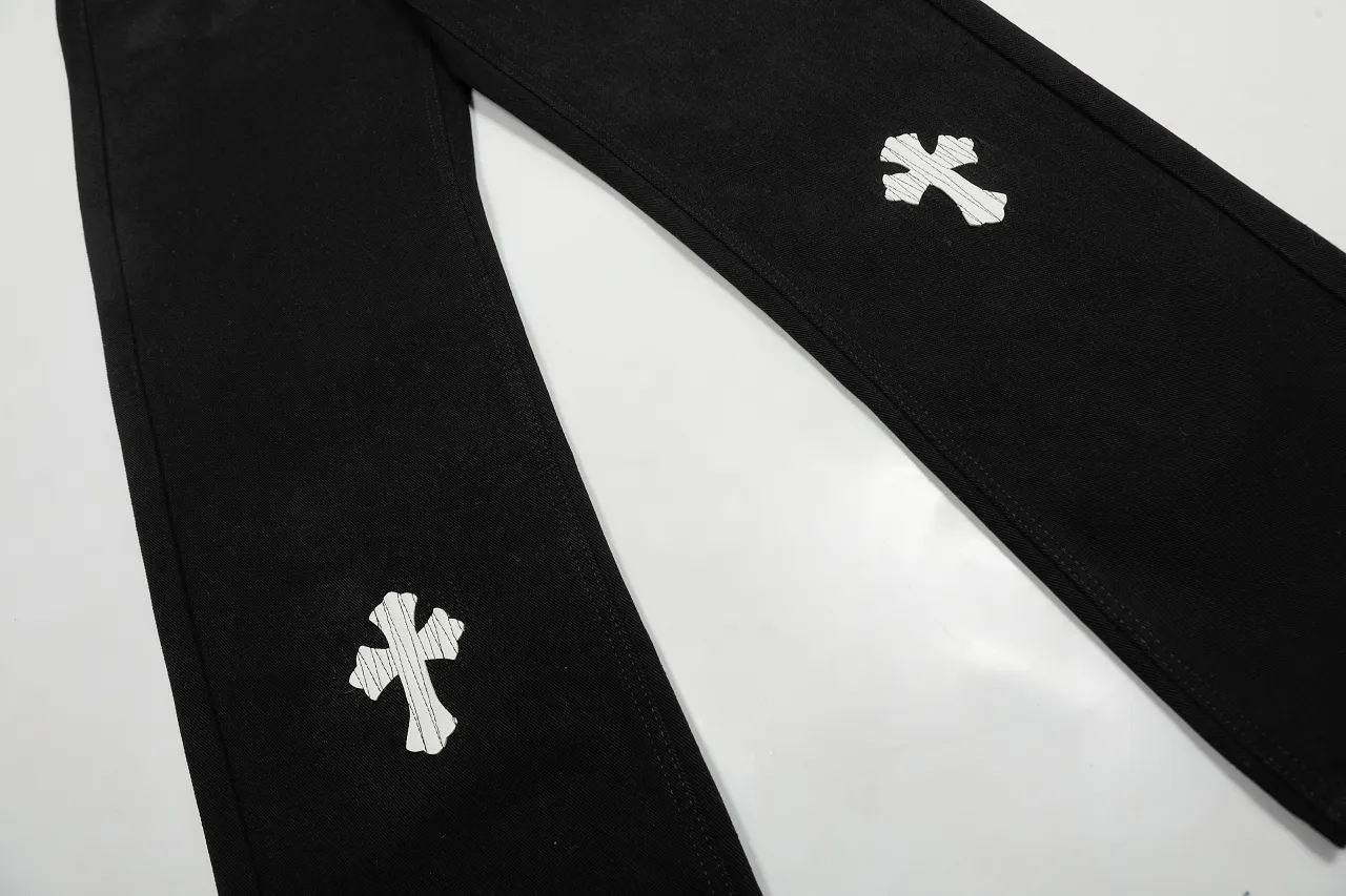 KE978#P240 The only correct leather label version on the market Chrome Hearts CH Cross embroidery distressed jeans Top ceiling quality 100% correct version The correct version is here!  Believe me this must be the best quality you will ever come across! ! Excellent value for money! !  Styles with different washes and textures are very friendly to people with thin legs and thick legs. The straight version is very flattering to the shape of the legs. The moderate length is timeless and easy to match. It is the basis of various styles and a must-have in the wardrobe! ! Add a little stacking to easily control this year's popular clean fit fabric. The fabric is stiff but the upper body is soft without losing texture. The sides and cuffs of some styles have a bone-wash effect. It's really hard not to love it! The outfit effect is immediate! ✅Correctly customize the Croxin metal leather label on the back panel. It is not sold directly with the cross on the finished jeans. 1:1 copying strives for excellence and the details are perfectly grasped. ✅The cross leather label is clear and smooth. Exquisite turning top craftsmanship. ✅Buttons, zippers and hardware are all customized versions of the Croxin LOGO. ✅High-cost washing process. Size: 28 30 32 34 36 (5 sizes)